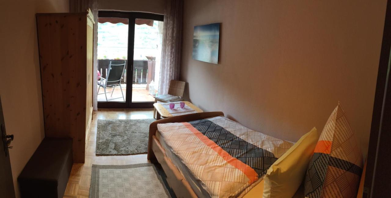Ferienwohnung Unter Dem Schild Oberfell Bagian luar foto