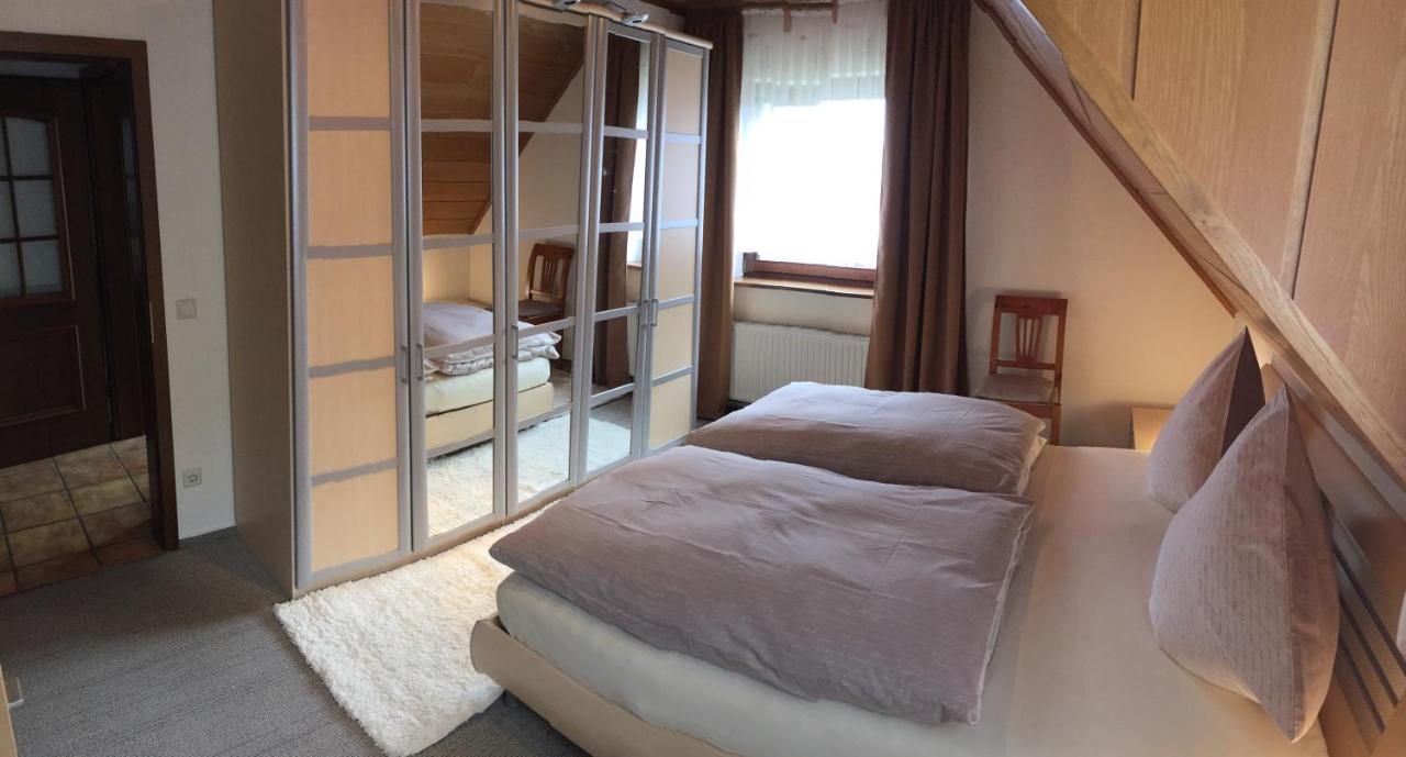 Ferienwohnung Unter Dem Schild Oberfell Bagian luar foto